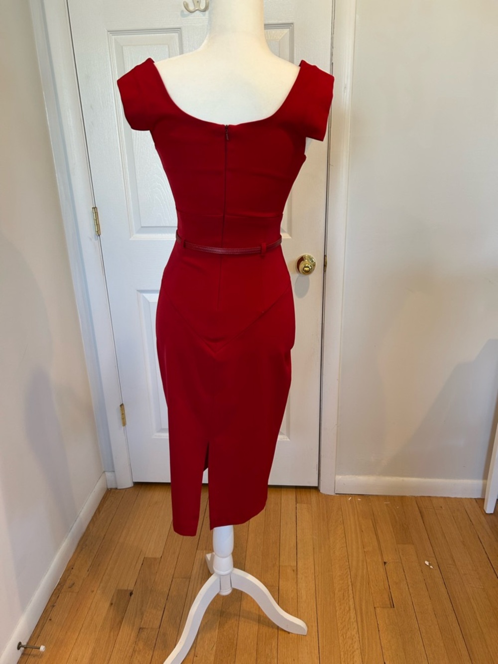 Black Halo Crimson Red Dress with Slim Belt Detail - Picture 2 of 3